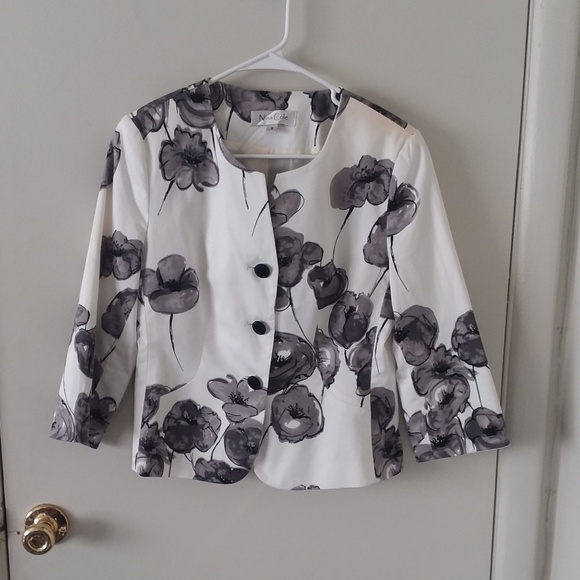 Nina Cole Jackets & Blazers - 🌼Vintage Nina Cole Black & White Floral Blazer